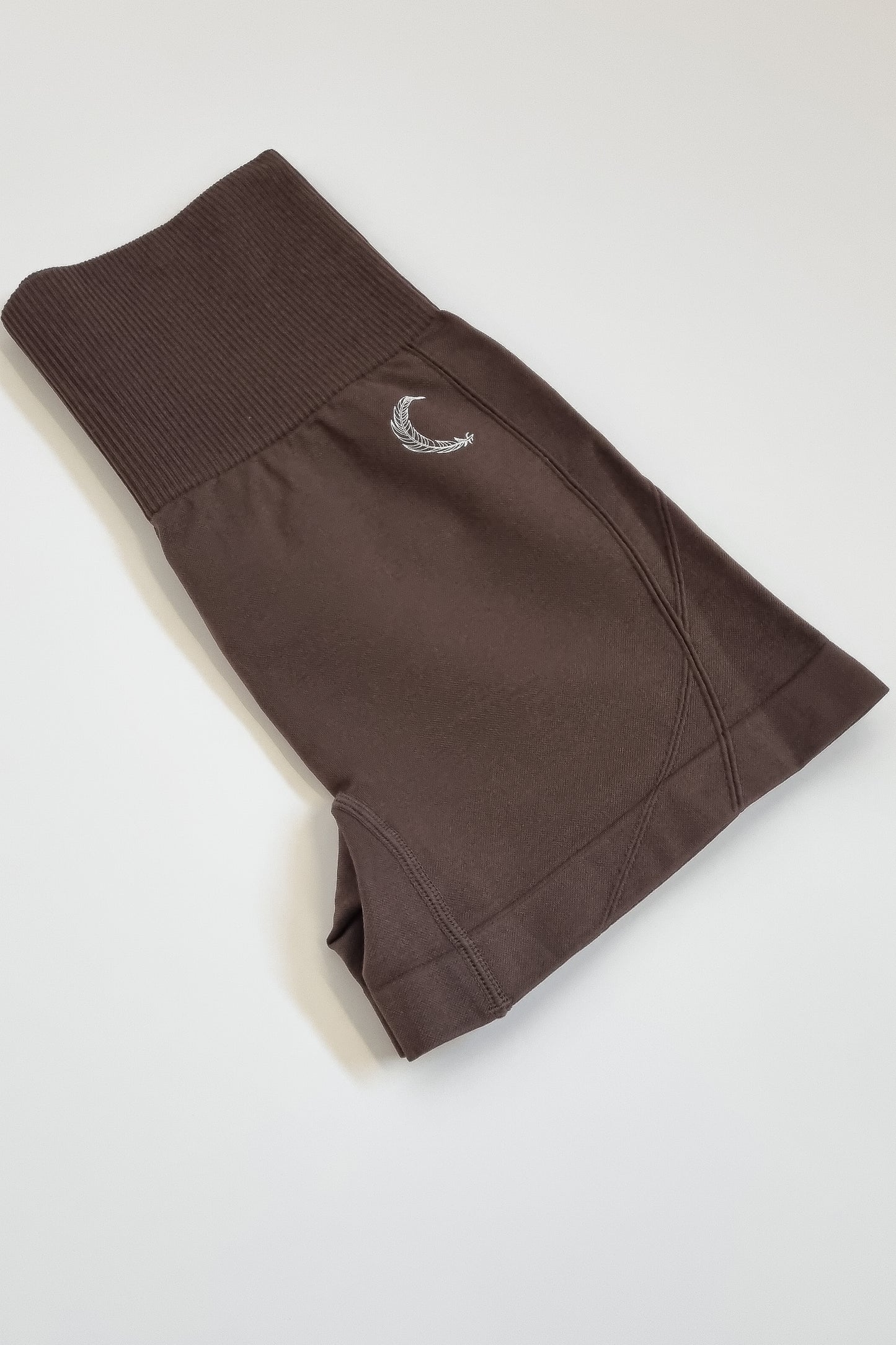 INVICTUS SEAMLESS DYNAMIC SHORTS IN CHOCOLATE BROWN