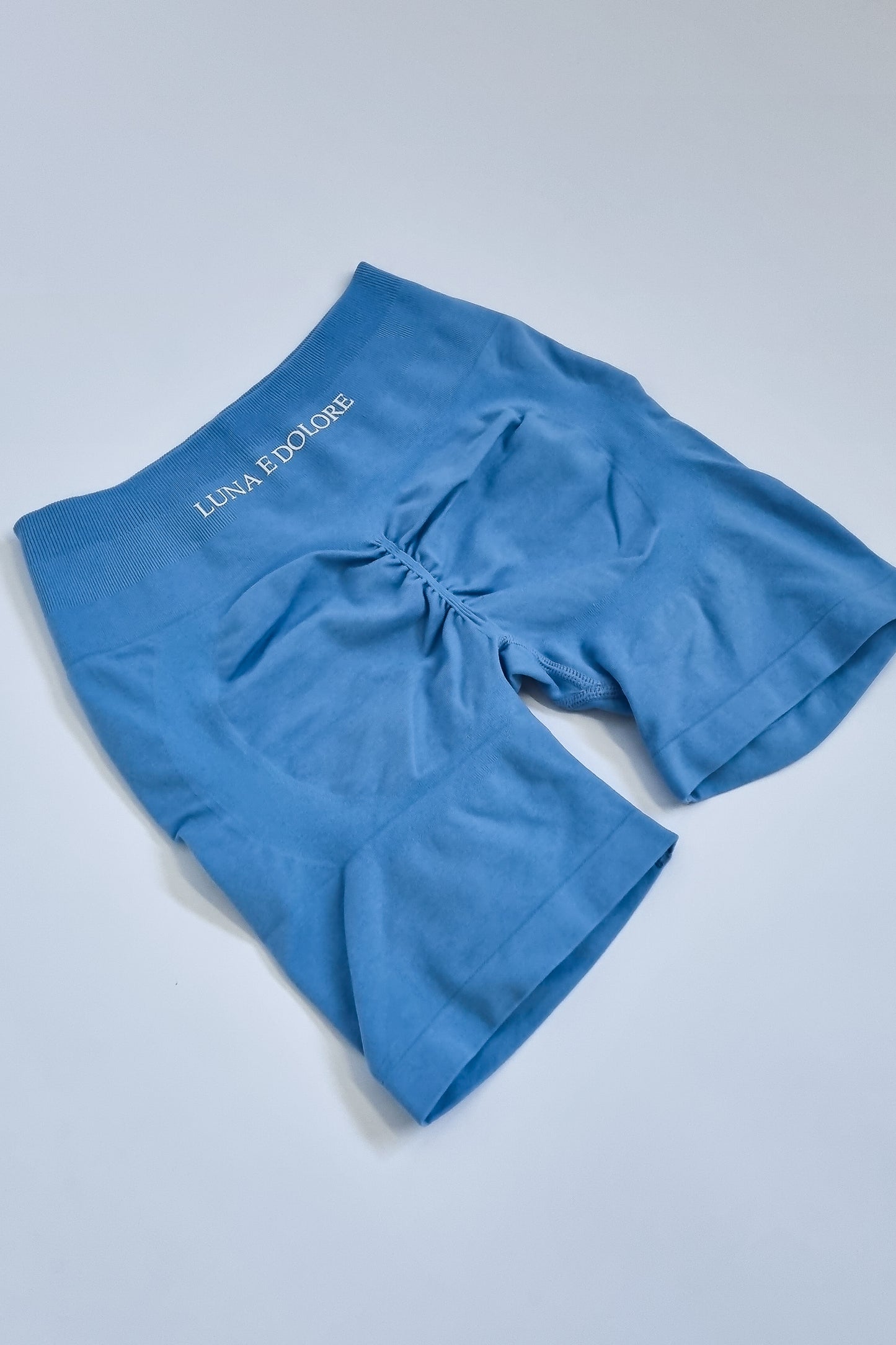 INVICTUS SEAMLESS SHORTS IN SKY BLUE