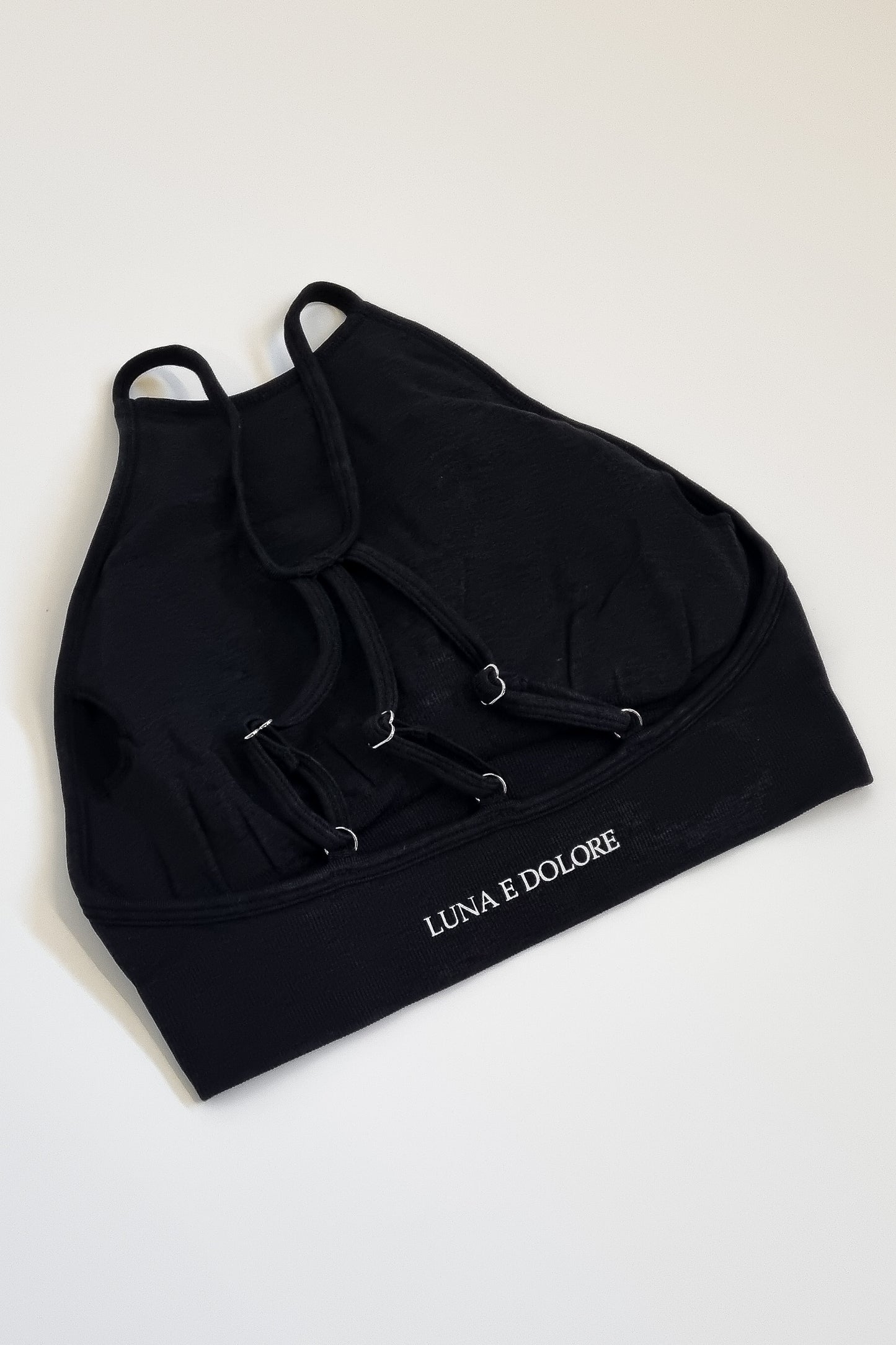 INVICTUS SEAMLESS SPORTS BRA IN BLACK