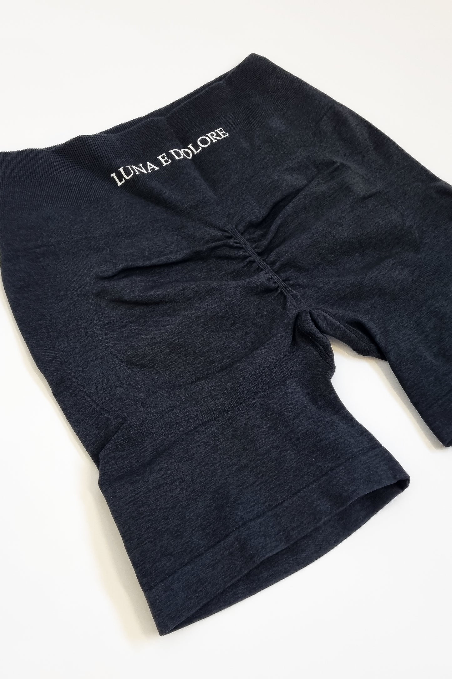 INVICTUS SEAMLESS SHORTS IN BLACK