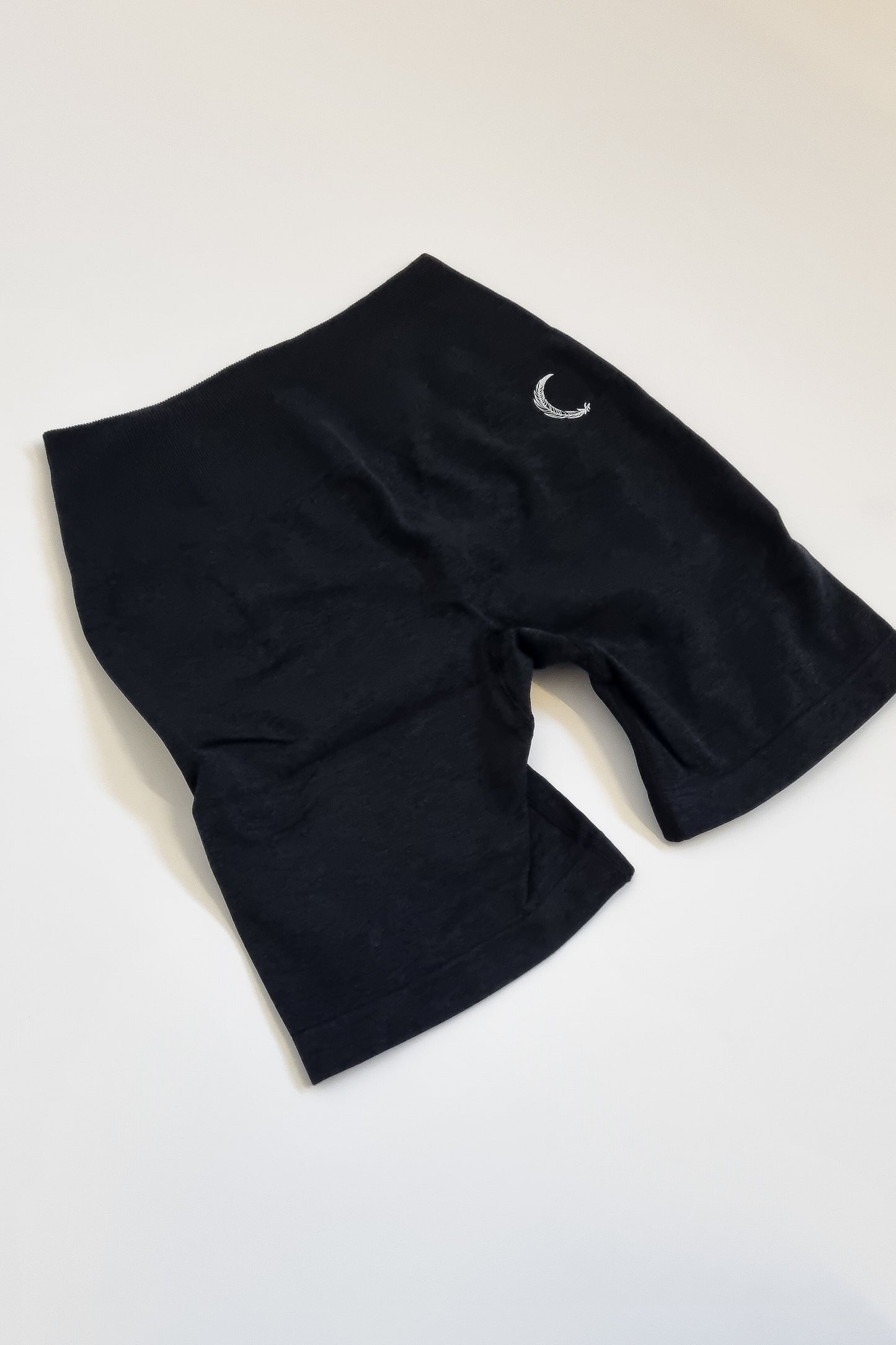 INVICTUS SEAMLESS SHORTS IN BLACK