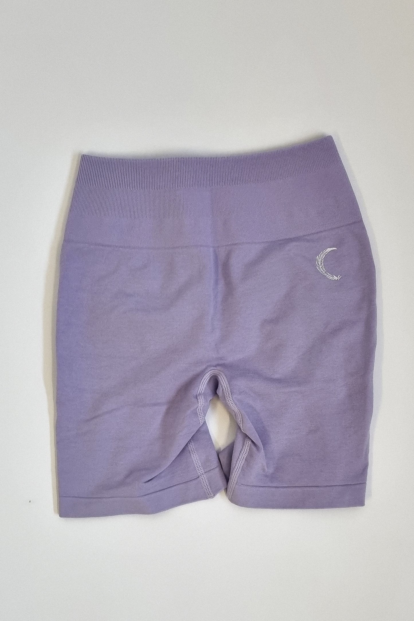 INVICTUS SEAMLESS SHORTS IN PASTEL PURPLE