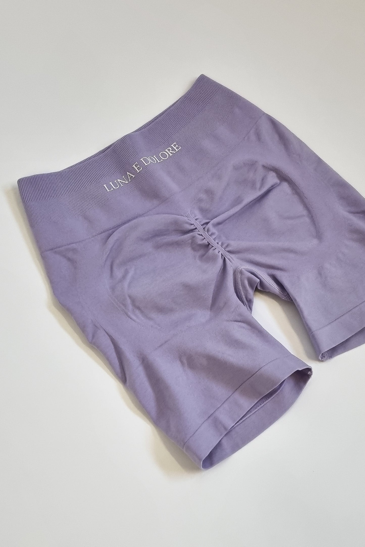 INVICTUS SEAMLESS SHORTS IN PASTEL PURPLE