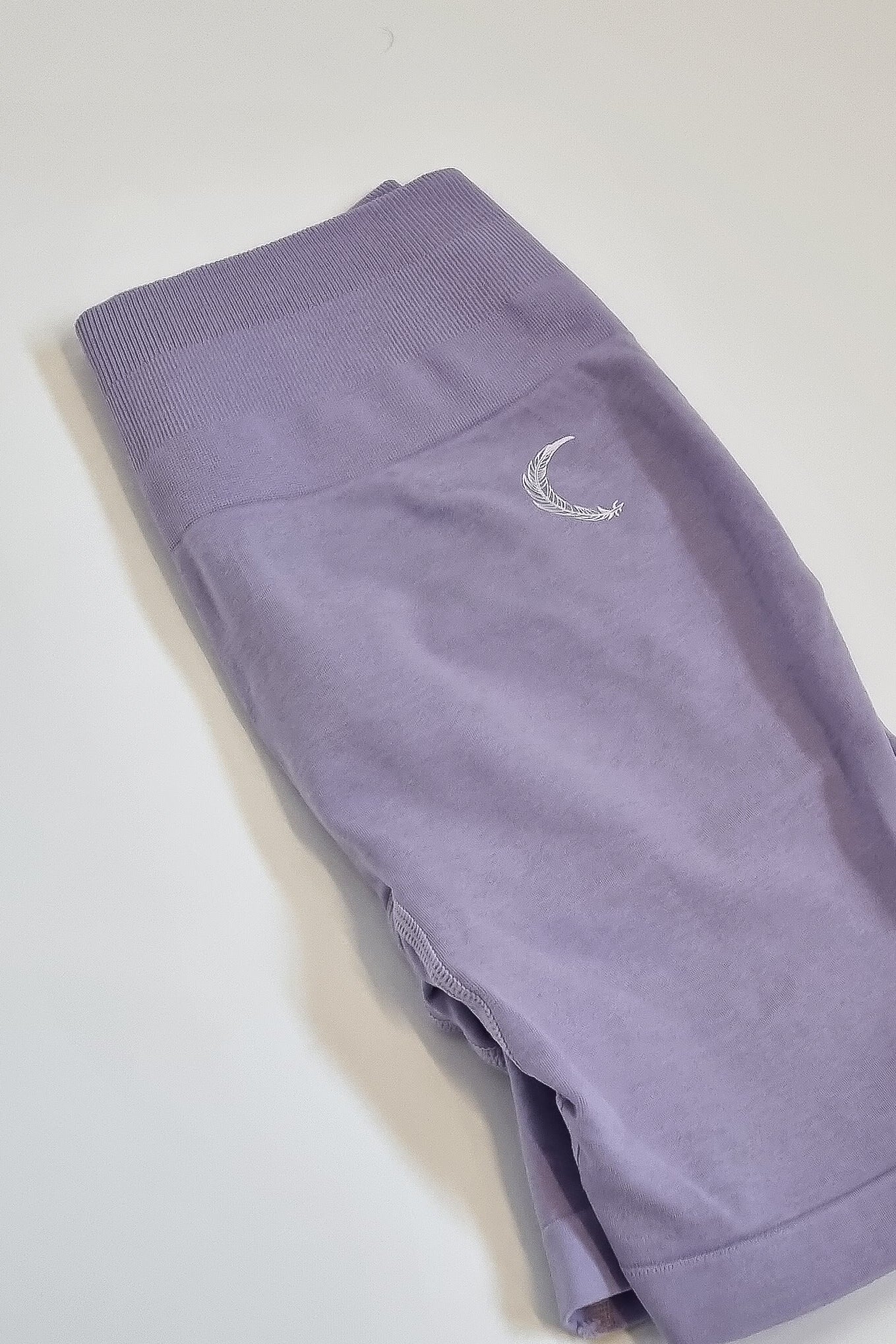 INVICTUS SEAMLESS SHORTS IN PASTEL PURPLE