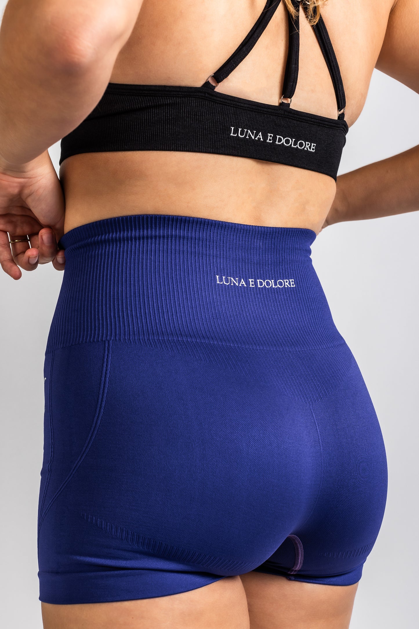 INVICTUS SEAMLESS DYNAMIC SHORTS IN NAVY BLUE
