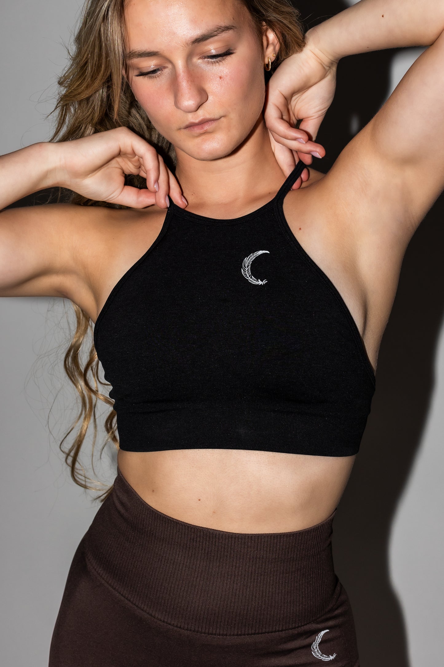 INVICTUS SEAMLESS SPORTS BRA IN BLACK