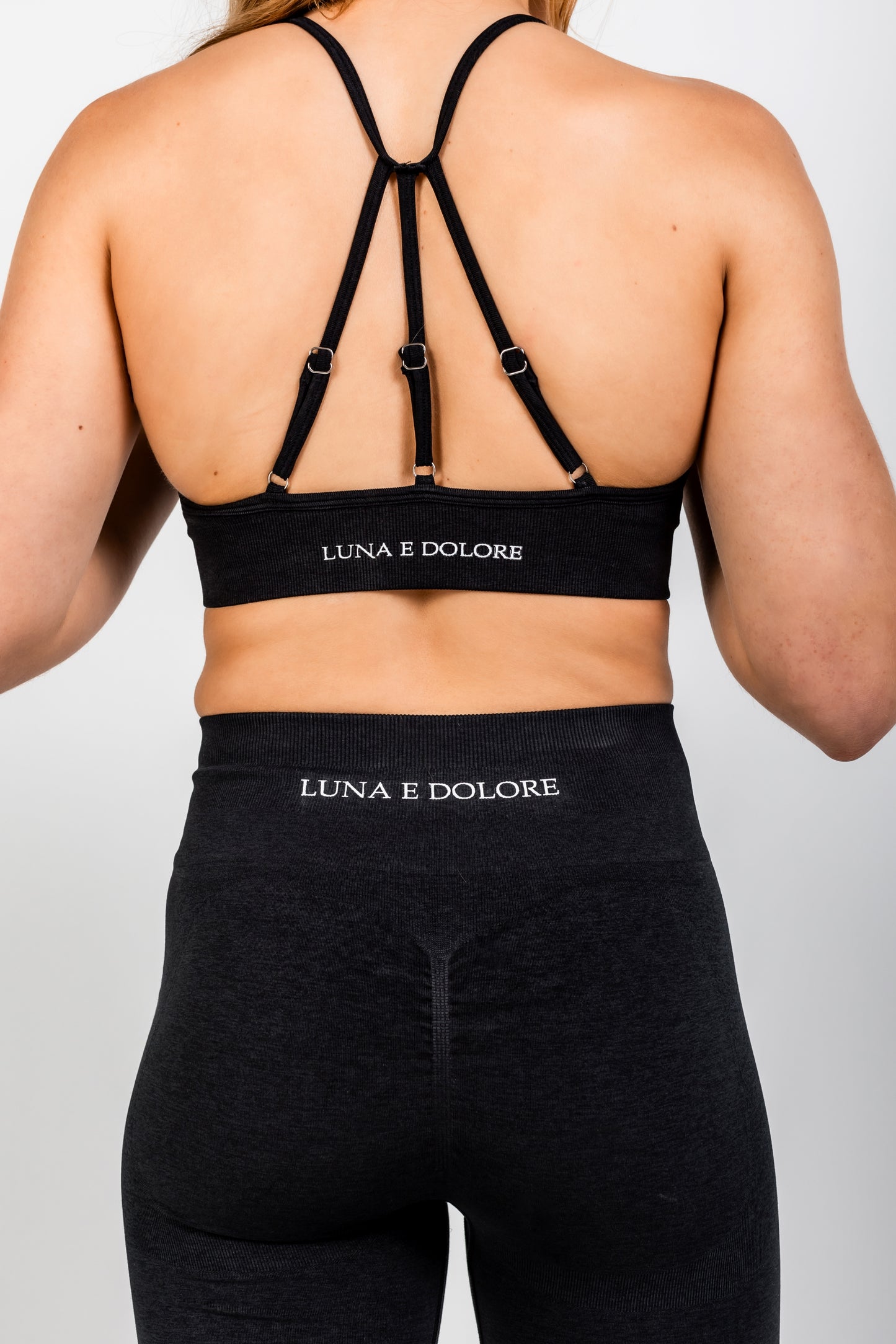 INVICTUS SEAMLESS SHORTS IN BLACK