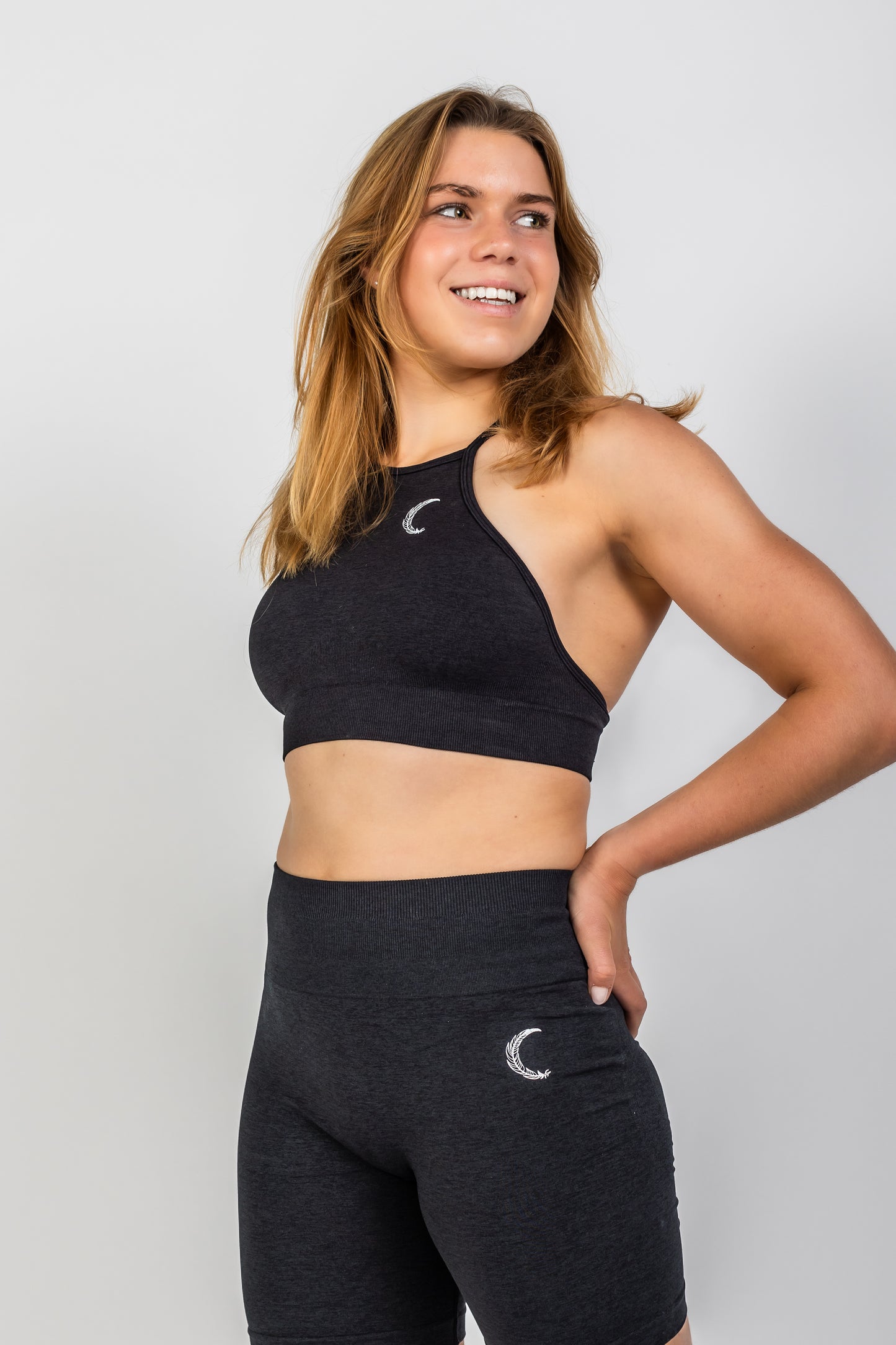 INVICTUS SEAMLESS SPORTS BRA IN BLACK