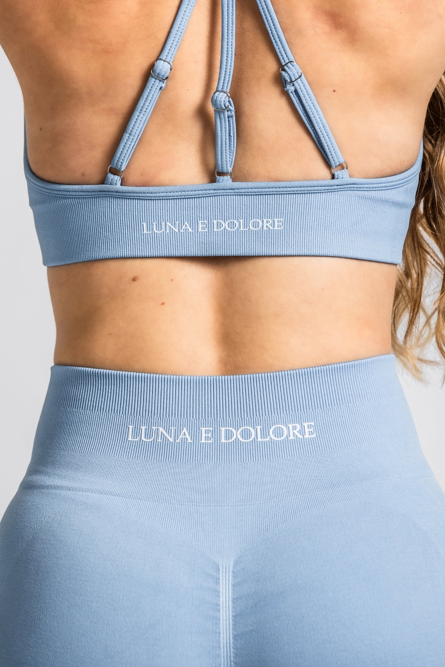 INVICTUS SEAMLESS SHORTS IN SKY BLUE