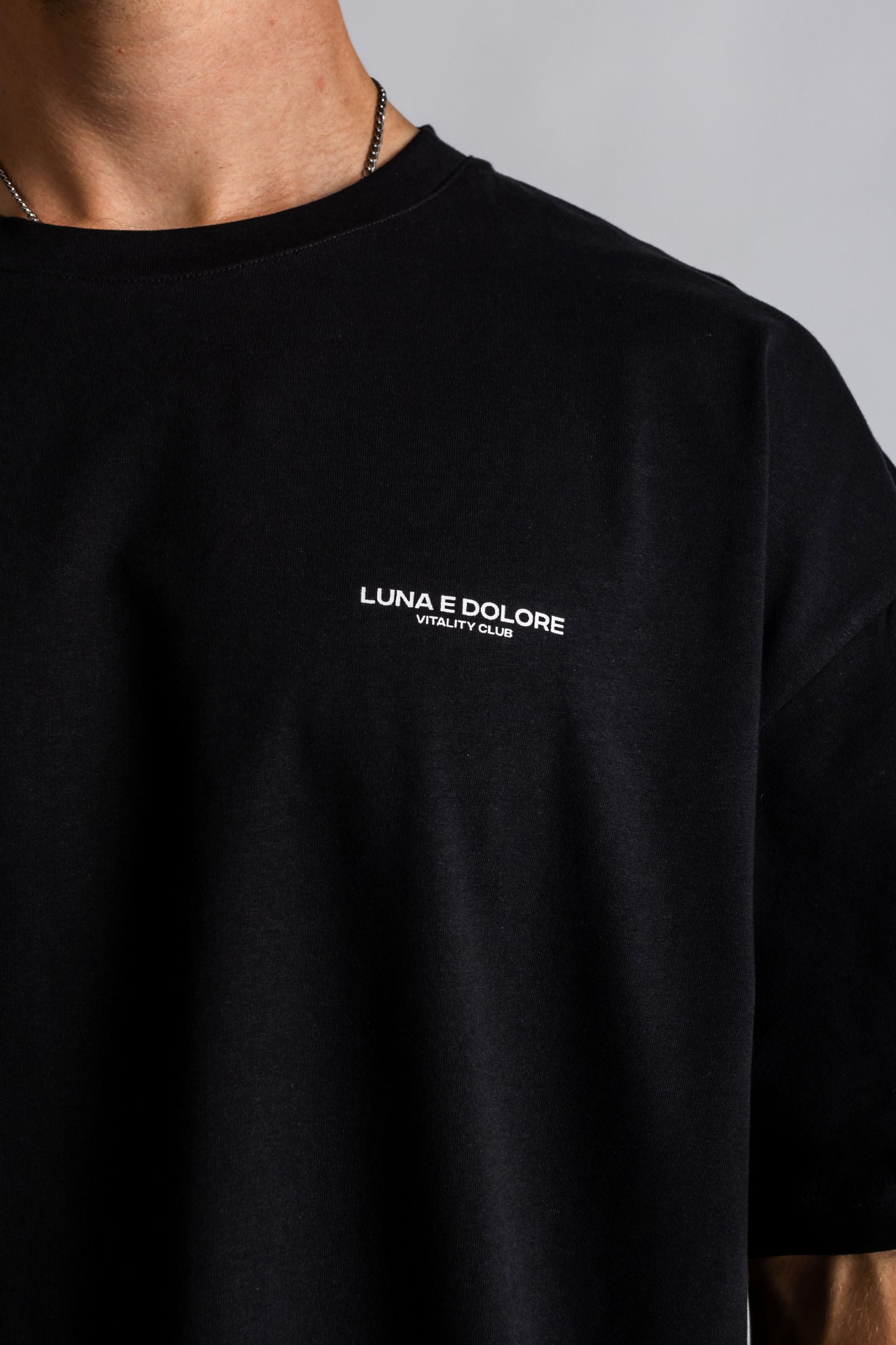 ARISE VITALITY CLUB OVERSIZED TEE IN BLACK
