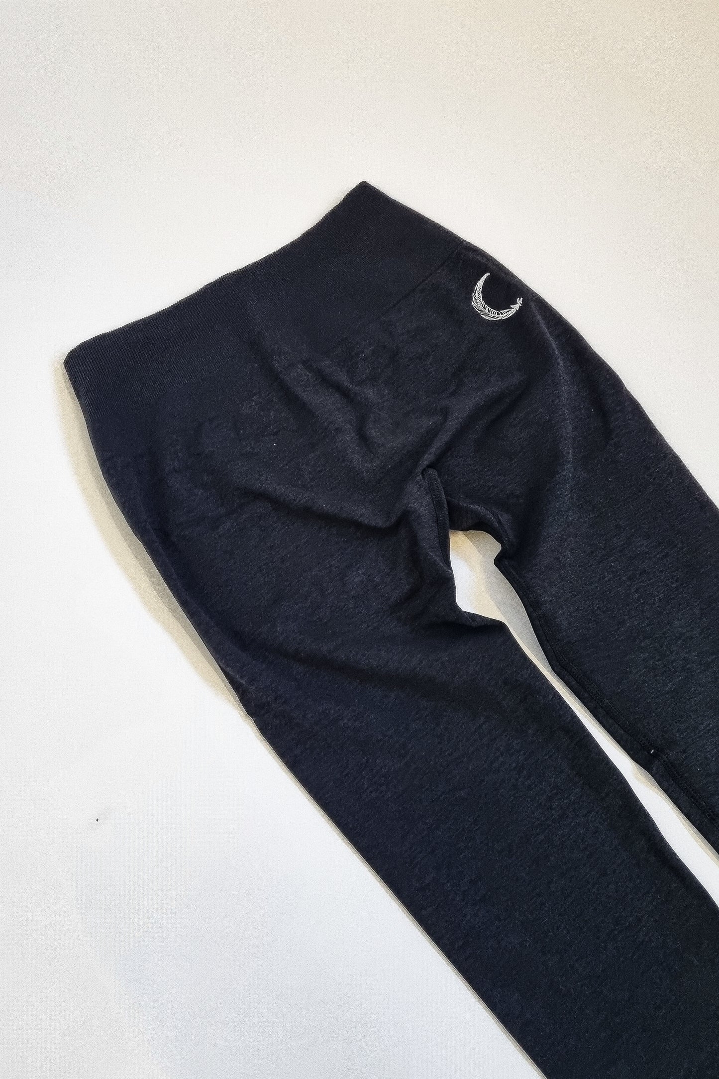 INVICTUS SEAMLESS LEGGING IN BLACK