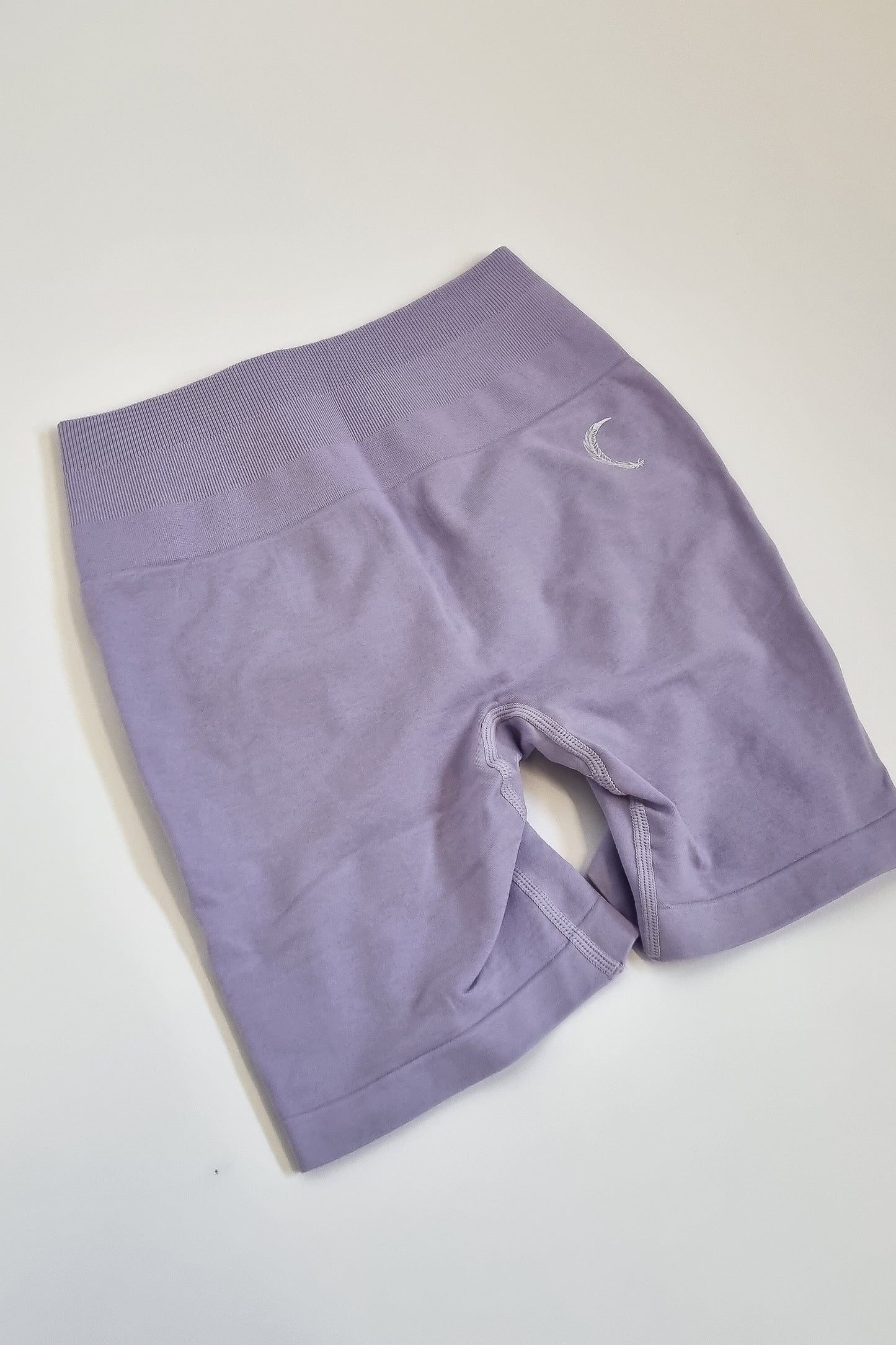 INVICTUS SEAMLESS SHORTS IN PASTEL PURPLE
