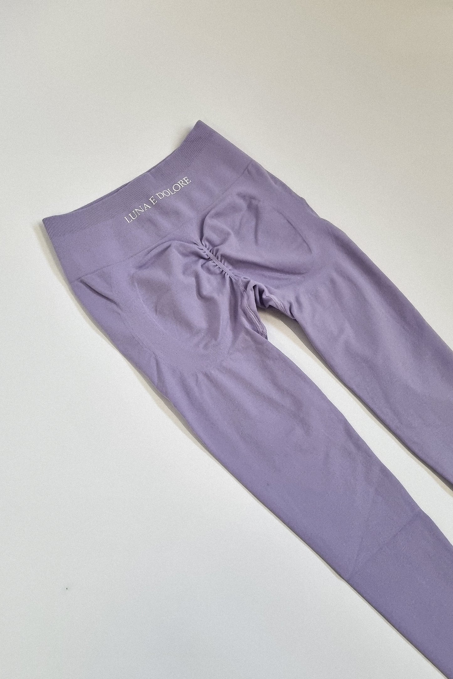 INVICTUS SEAMLESS LEGGING IN PASTEL PURPLE