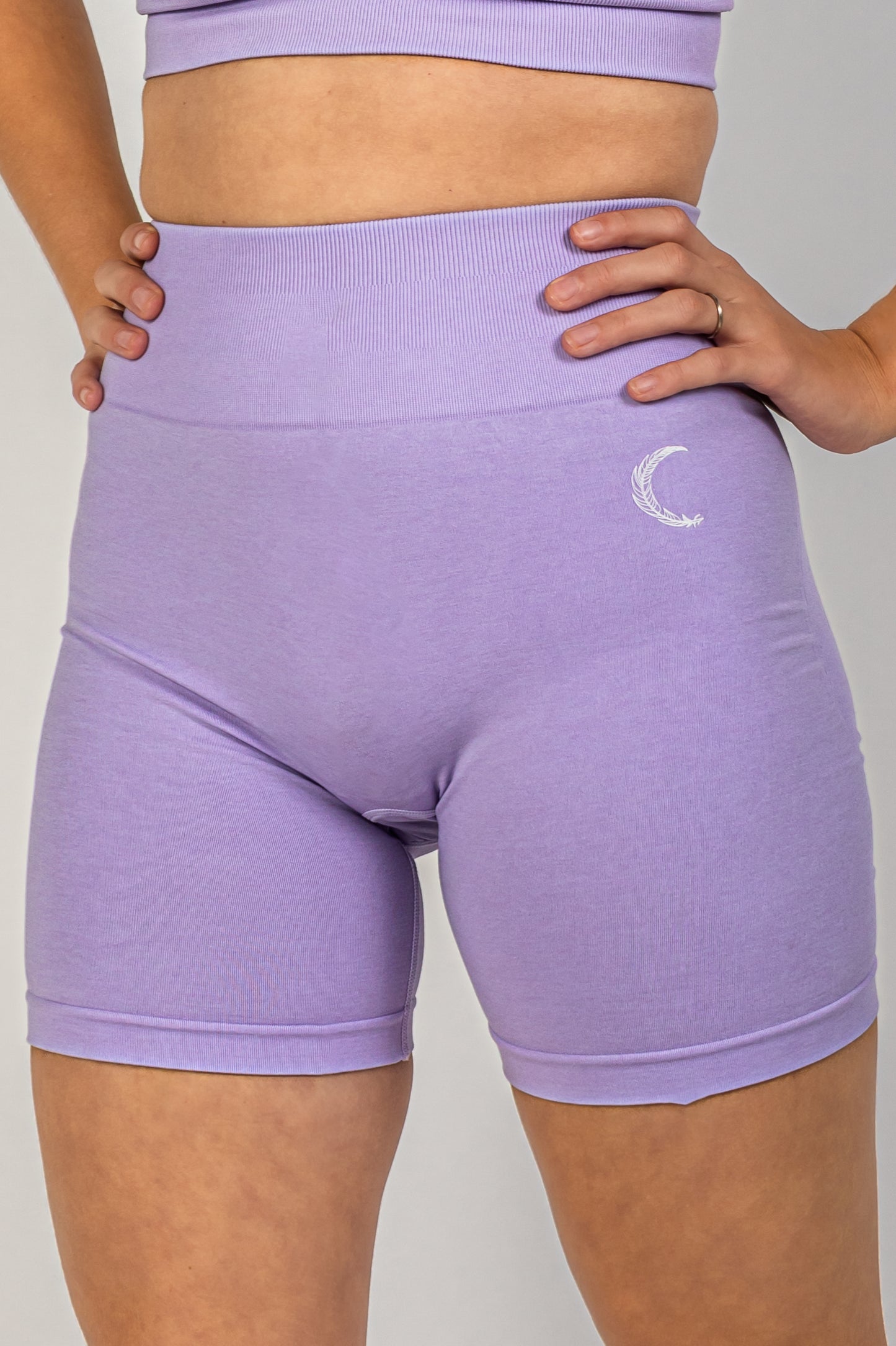 INVICTUS SEAMLESS SHORTS IN PASTEL PURPLE